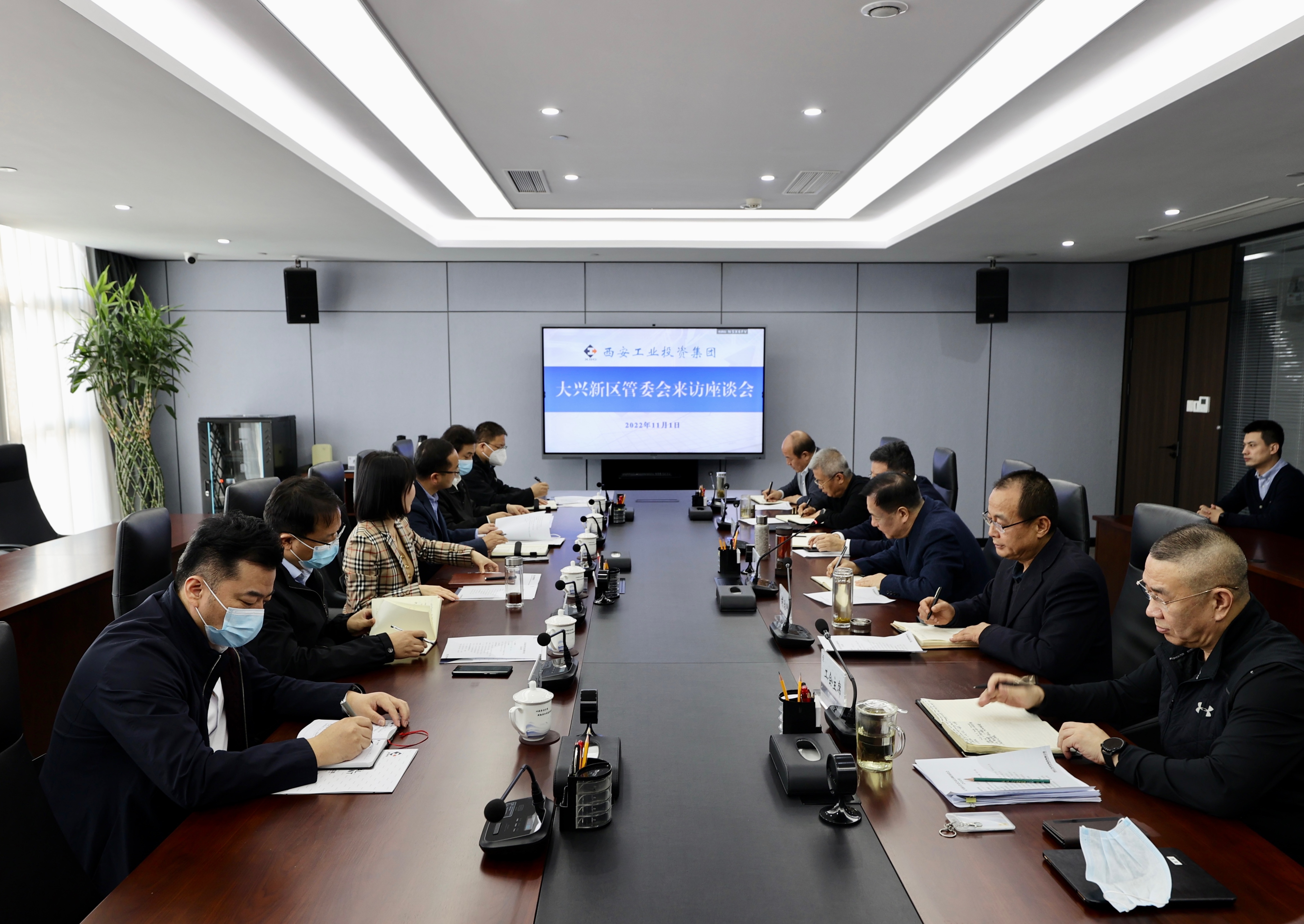莲湖区委常委武蓉一行到PP电子游戏集团进行工作交流