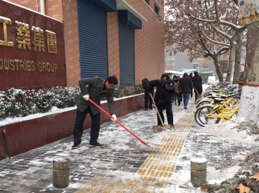雪一直下，我们一直在：PP电子游戏集团除雪掠影